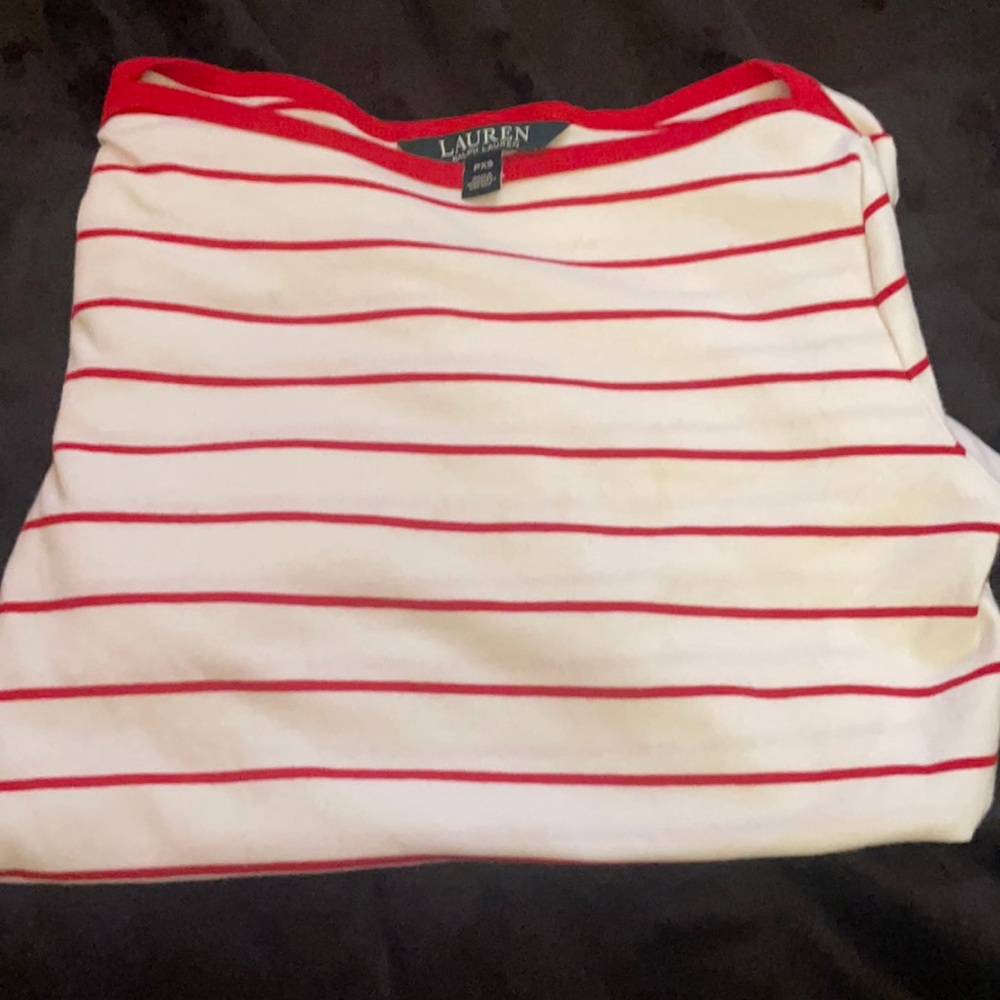 One hardly noticeable stain